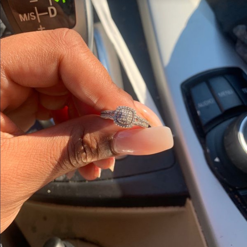 REAL DIAMOND RING WITH ORINGAL RECEIPT . - Picture 2 of 3